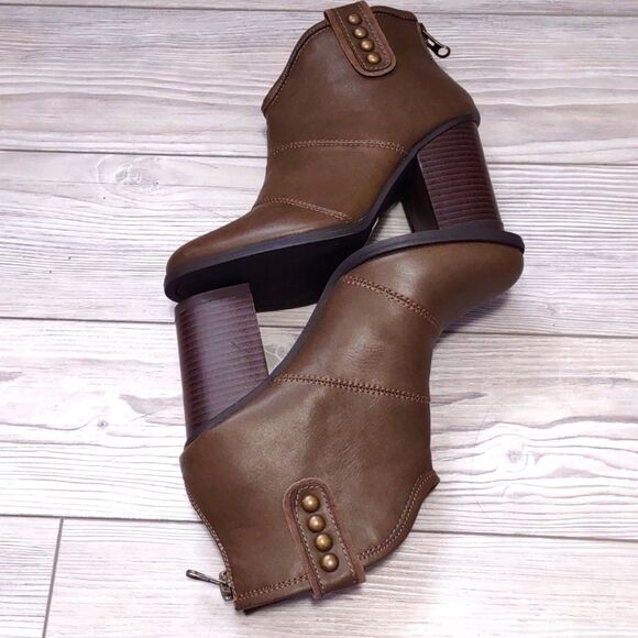 (46-0609) Boots from Refresh Brown Size 6.5 - Picture 4 of 11